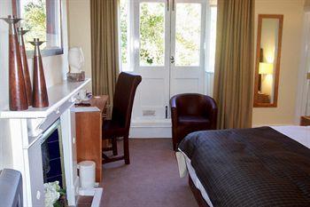 The Crown 4*